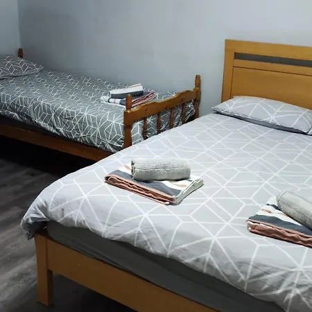 A Whole Terrace House To Апартаменты *