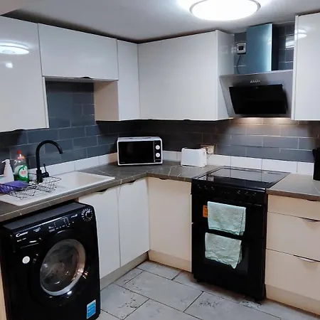 A Whole Terrace House To Апартаменты *